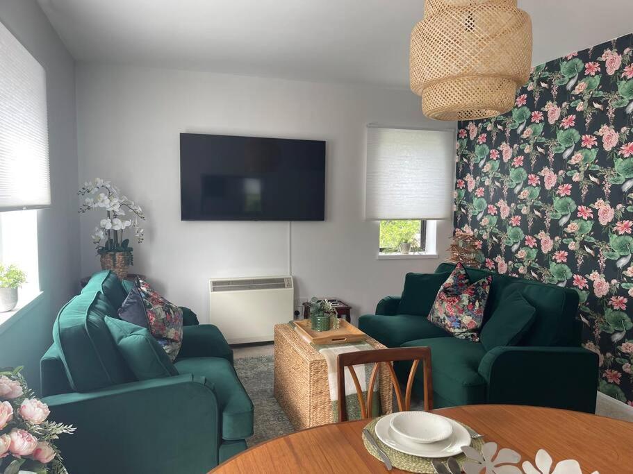 Luxury Spacious 2 Bed Apartment Shilton  Екстериор снимка